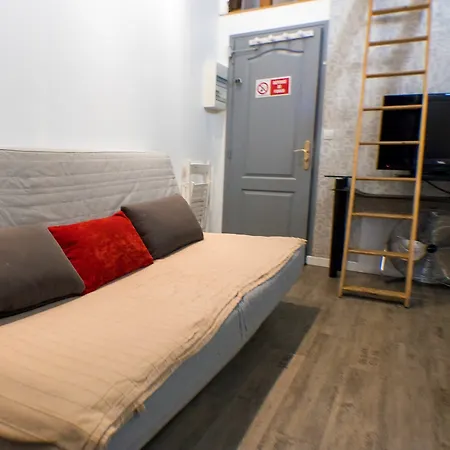 Petit Pompidou Apartment Paris