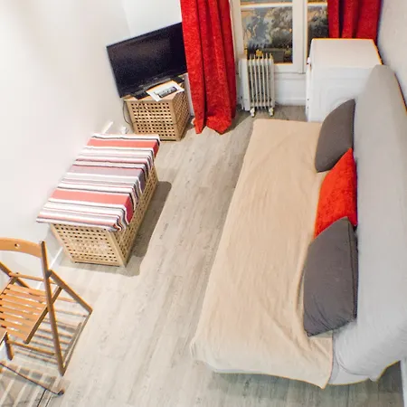 Petit Pompidou Apartment Paris